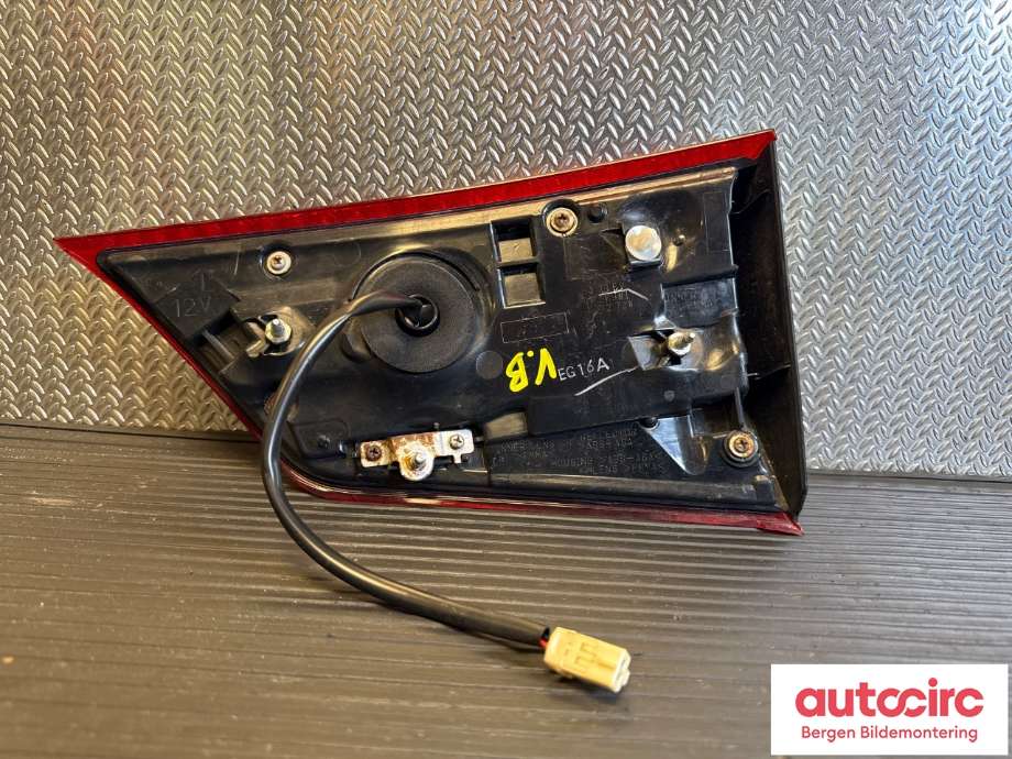 Baklykt venstre indre til Mitsubishi Outlander 2015-->> (Type III, Fase 2)  (MITSUBISHI|8331A179|)