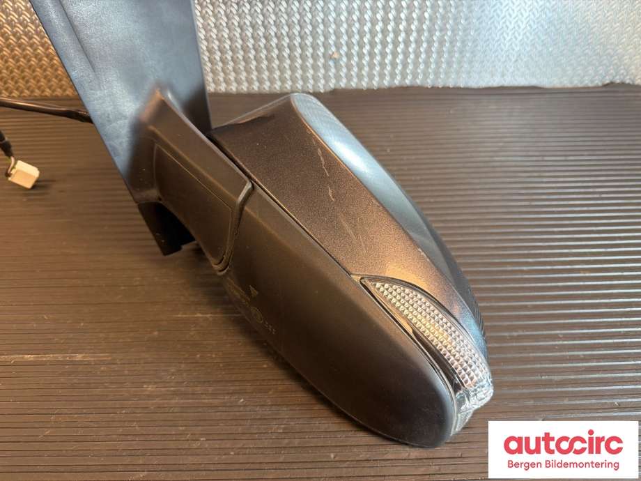 Speil venstre til Toyota Yaris 2012-2014 (Type III, Fase 1) (TOYOTA|879400D590|)