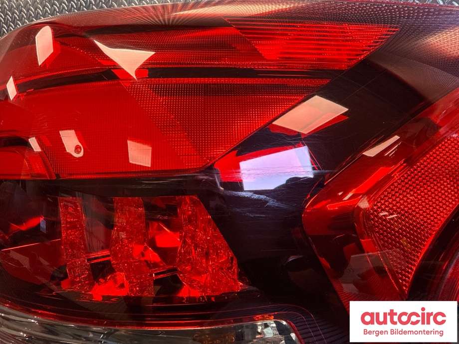 Baklykt høyre til Mitsubishi Outlander 2015-->> (Type III, Fase 2) (MITSUBISHI|8330A998|)