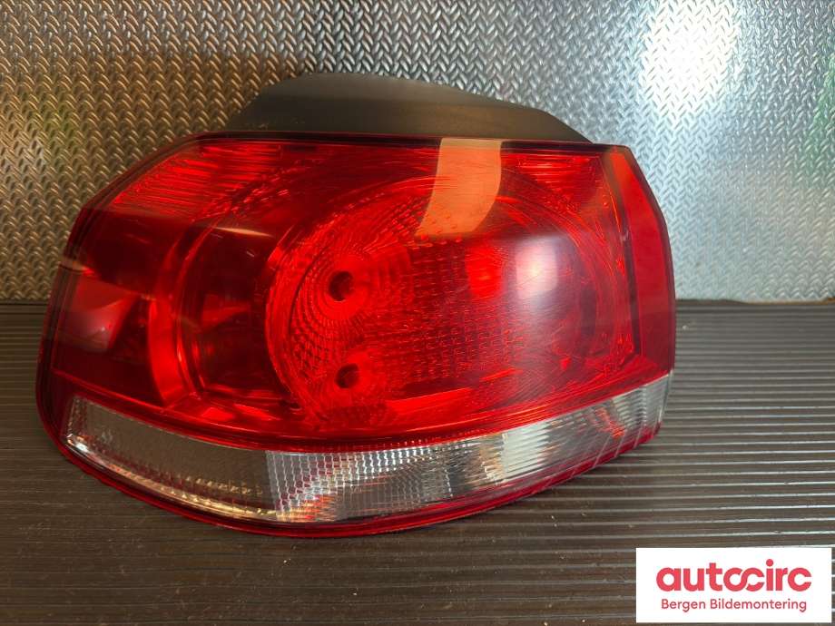 Baklykt venstre indre til VW Golf VI, 2008-2012  (VOLKSWAGEN|5K0 945 093 AB)