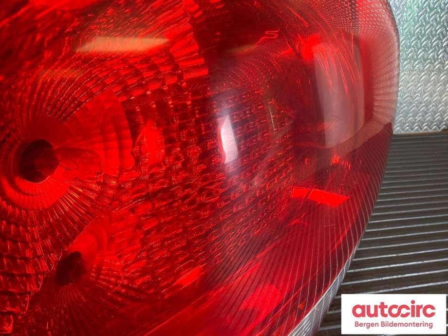 Baklykt venstre indre til VW Golf VI 2008-2012 (VOLKSWAGEN|5K0 945 093 AB|)