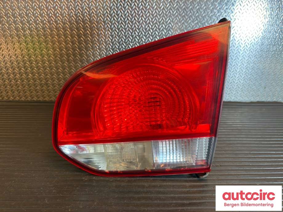 Baklykt høyre indre til VW Golf VI, 2008-2012  (VOLKSWAGEN|5K0 945 094 AB)
