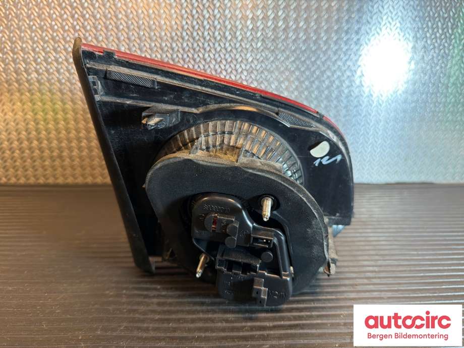 Baklykt høyre indre til VW Golf VI 2008-2012 (VOLKSWAGEN|5K0 945 094 AB|)