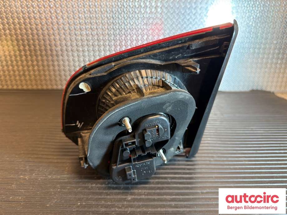 Baklykt venstre til VW Golf VI 2008-2012  (VOLKSWAGEN|5K0 945 095 N|)