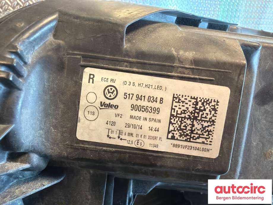 Frontlykt høyre halogen til VW Golf Sportsvan 2014-2018  (VOLKSWAGEN|517 941 044 B||517 941 034 B)