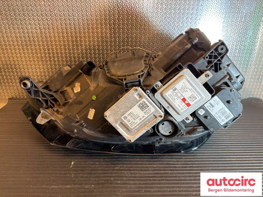 Frontlykt høyre halogen til VW Golf Sportsvan 2014-2018  (VOLKSWAGEN|517 941 044 B||517 941 034 B)