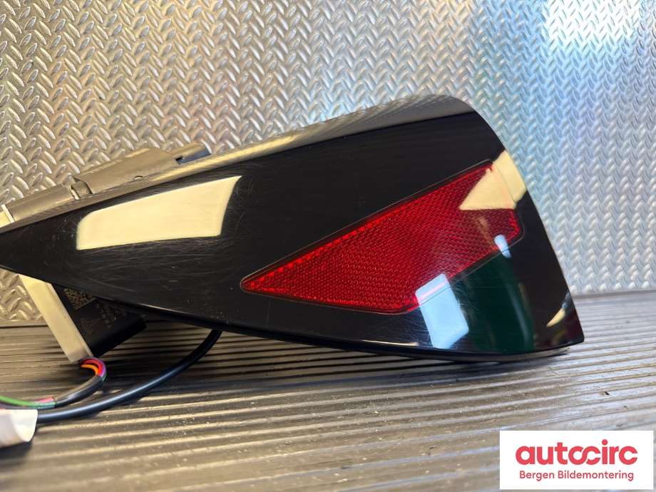 Batterilader inntak/luke til Tesla Model Y 2021-2024 (Type I)  (TESLA|2029539-00-B|)