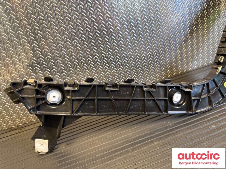 Diverse deler til Tesla Model Y 2021-2024 (Type I)  (TESLA|1932677-00-D|)