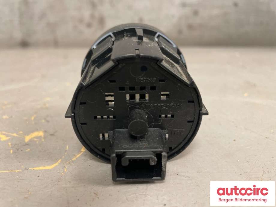 Bryter diverse til Toyota Hilux 2016-2020  (TOYOTA|842230K010|M57269)