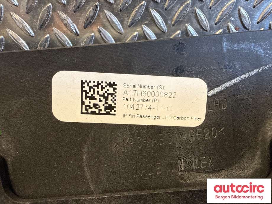 Dashbord friskluftdyse til Tesla Model X 2016-->>  (TESLA|1096880-00-A|1042771-11-C|1096879-00-A)