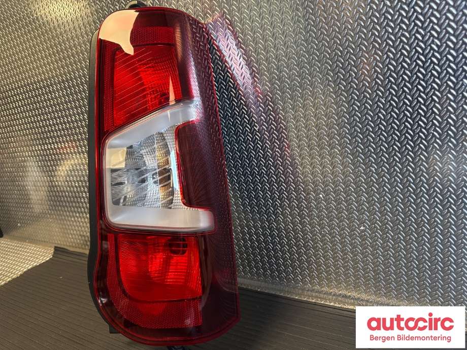 Baklykt høyre til Peugeot Partner 2019-->> (Type III)  (PEUGEOT|98 205 548 80|)