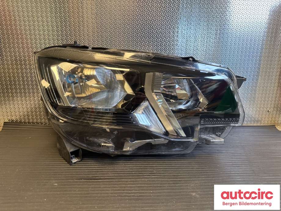 Frontlykt høyre halogen til Peugeot Partner 2019-->> (Type III) (PEUGEOT|98 168 268 80|)