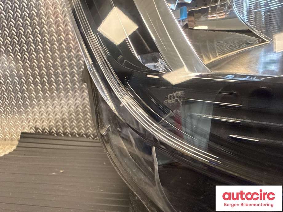 Frontlykt høyre halogen til Peugeot Partner 2019-->> (Type III) (PEUGEOT|98 168 268 80|)