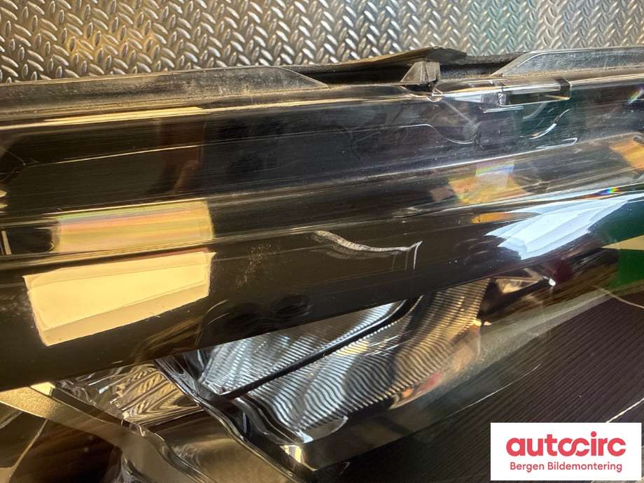 Frontlykt høyre halogen til Peugeot Partner 2019-->> (Type III) (PEUGEOT|98 168 268 80|)