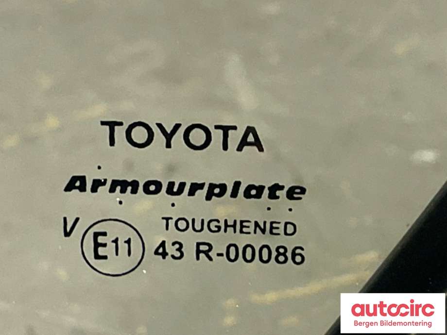 Diverse deler til Toyota Hilux 2016-2020 (TOYOTA|681240K260|)