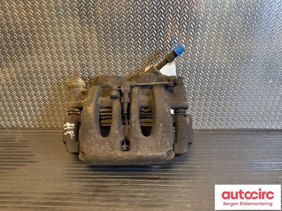 Bremsecaliper høyre foran til Mercedes Sprinter, 2018-->> (907/910) (907/910) (MERCEDES|A 907 421 52 00)