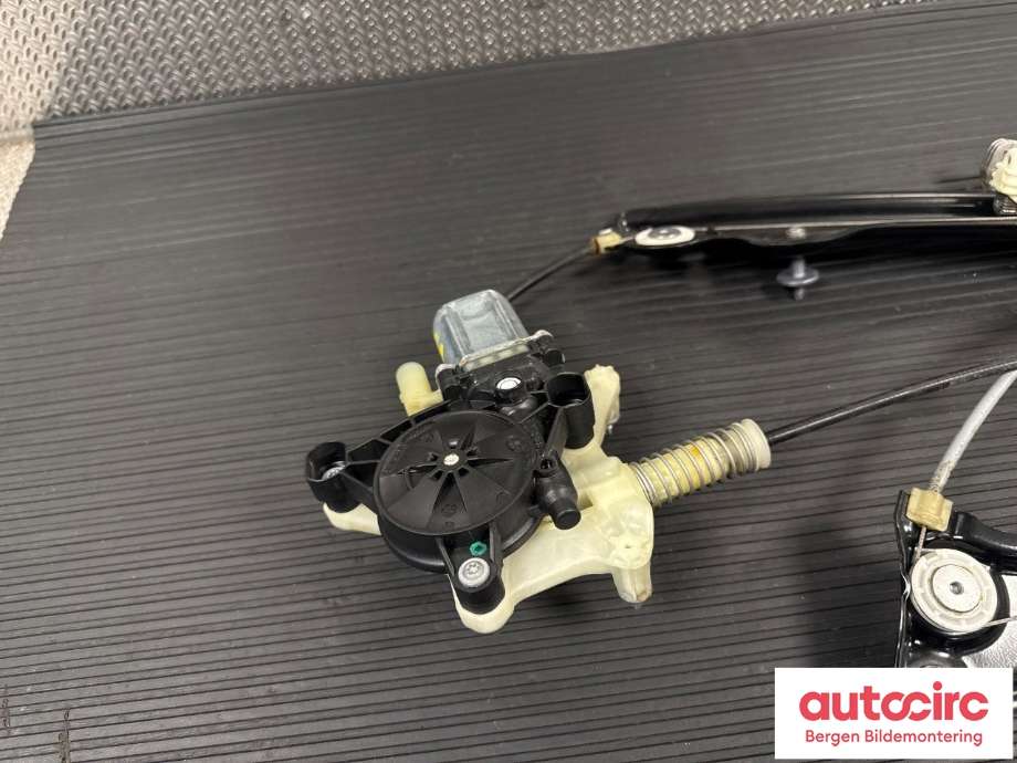 Ruteheis til Porsche Taycan 2019-->> (PORSCHE|971 959 801|PAD 839 461|9J1 839 401 B)