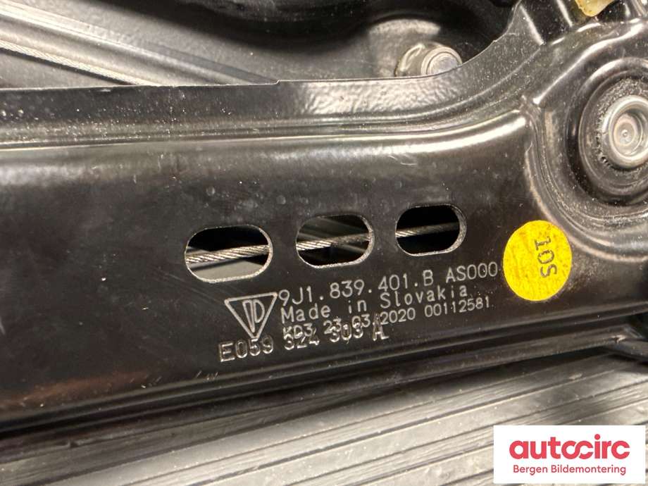 Ruteheis til Porsche Taycan 2019-->> (PORSCHE|971 959 801|PAD 839 461|9J1 839 401 B)