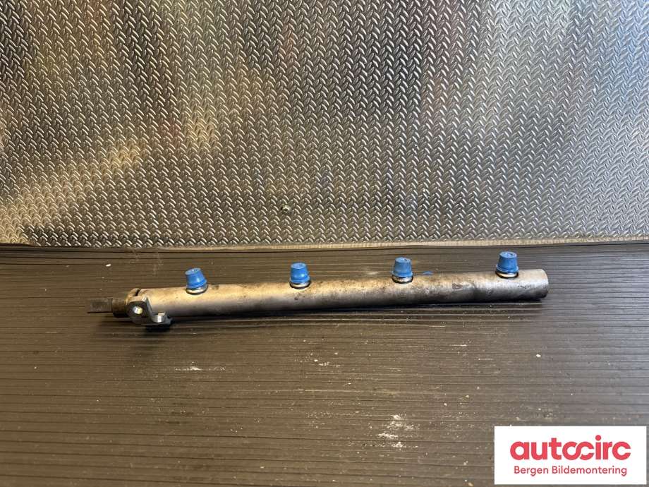 Dyseskinne (fuelrail) til Mercedes GL 2006-2012 (X164) (X164) (MERCEDES|A 629 070 14 95|A 629 070 06 95|A 629 070 16 95)