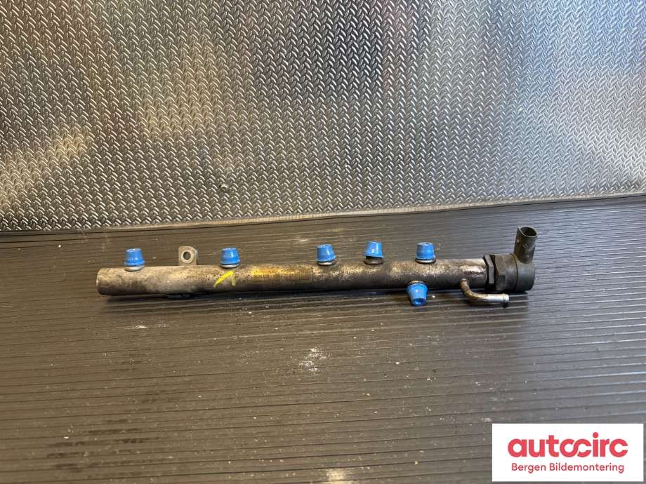 Dyseskinne (fuelrail) til Mercedes GL 2006-2012 (X164) (X164) (MERCEDES|A 629 070 07 95|A 629 070 04 95|A 629 070 16 95)