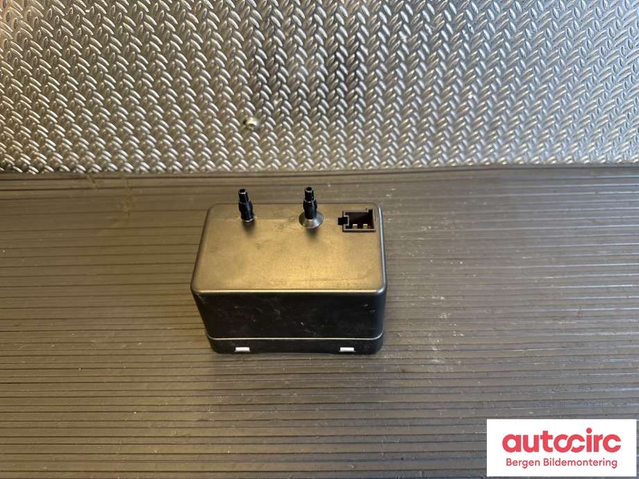 Sentrallås pumpe til Mercedes GL 2006-2012 (X164) (X164) (MERCEDES|A 000 800 25 48||A 35 100 200 10)