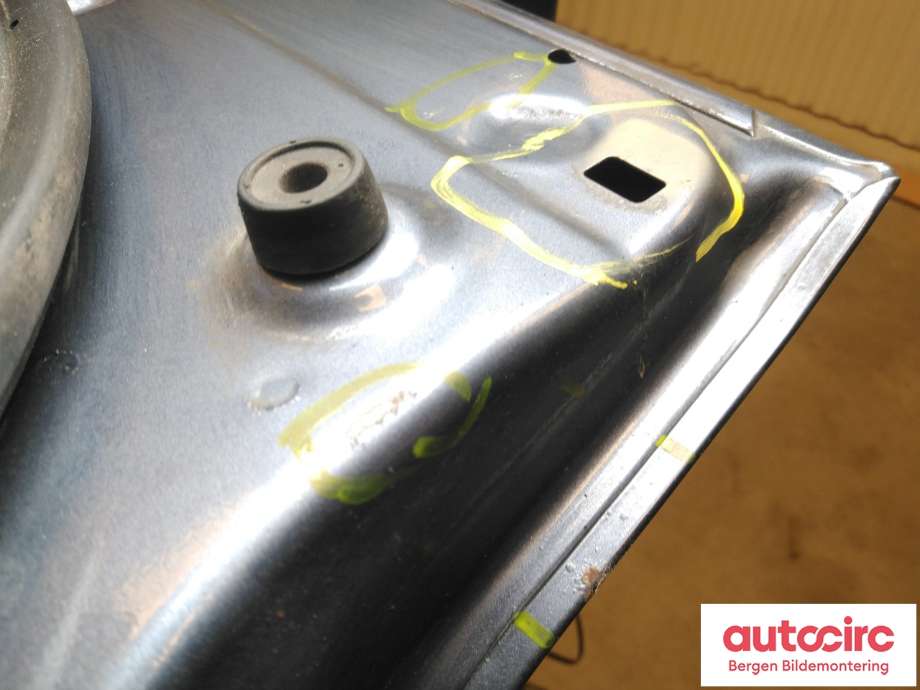 Dør venstre bak til Toyota RAV4 2013-2015 (Type IV, Fase 1) (TOYOTA|670040R110|6700442180|)