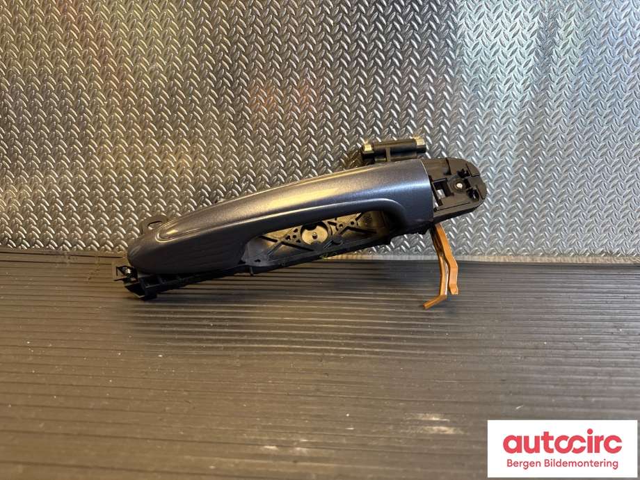 Dørhåndtak utv venstre bak til Toyota RAV4 2013-2015 (Type IV, Fase 1) (TOYOTA|6921142040J0|6920442070|)