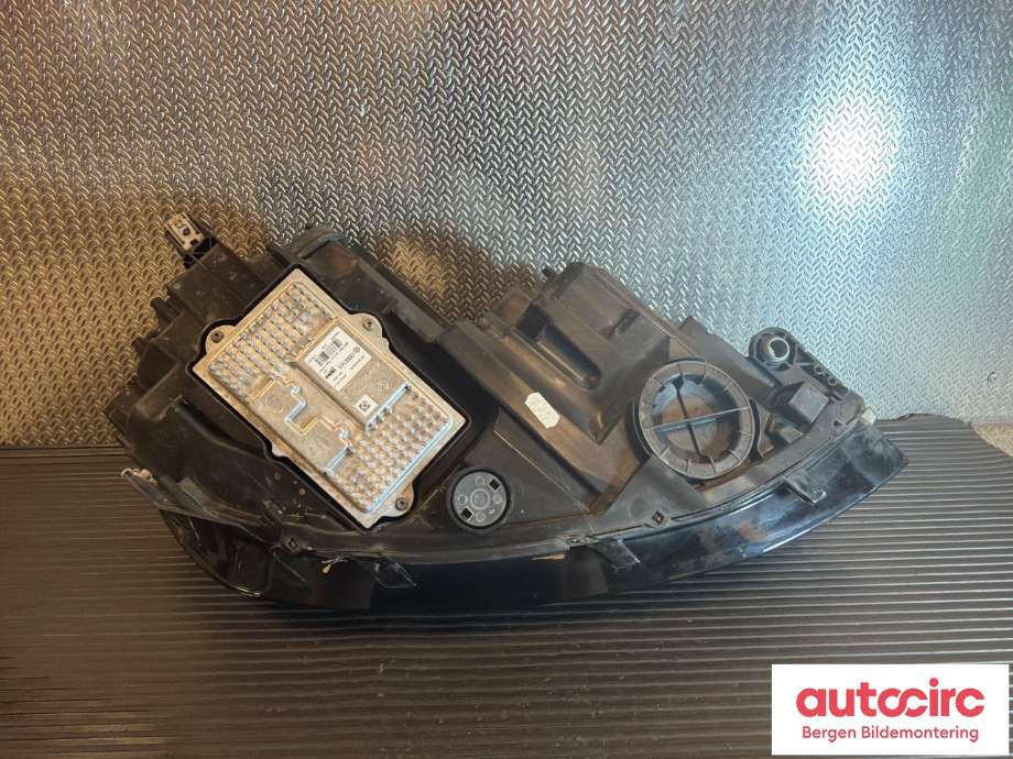 Frontlykt venstre halogen til VW e-Golf 2014-2017 (Fase 1)  (VOLKSWAGEN|5GE 941 773||5GE941035)