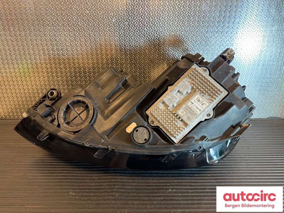 Frontlykt høyre halogen til VW e-Golf 2014-2017 (Fase 1)  (VOLKSWAGEN|5GE 941 774||5GE 941 036)
