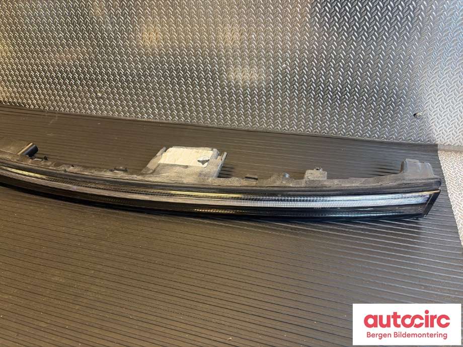 Frontlykter til Mercedes EQB 2022-->>  (A 243 906 32 00|)