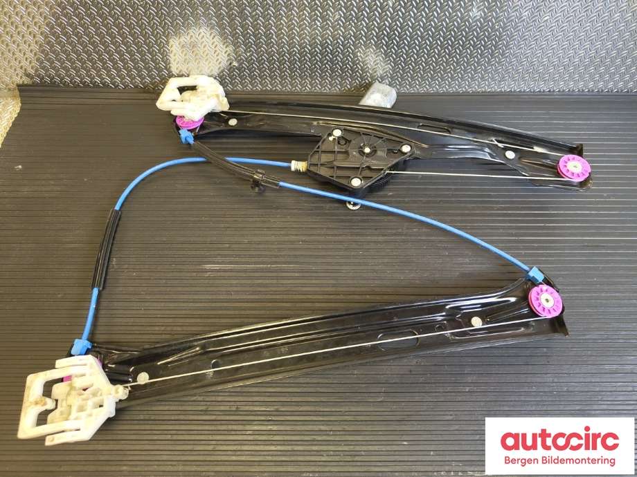 Ruteheis høyre til BMW 3-Serie 2012-2018 (F30/F31/F34) (F30/F31/F34) (BMW|51 33 7 281 886|)