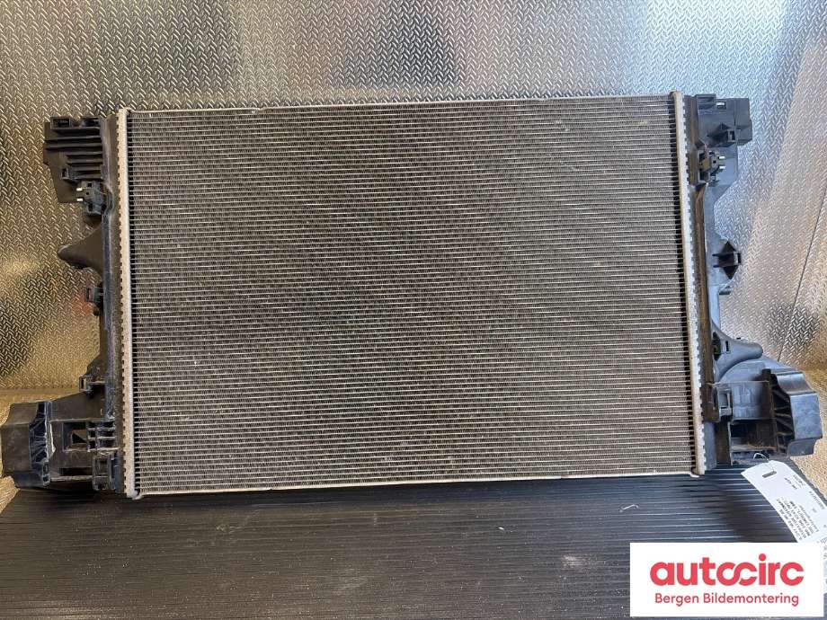 Radiator (automat gir) til Mercedes EQB 2022-->> (MERCEDES|A 247 500 40 00|)