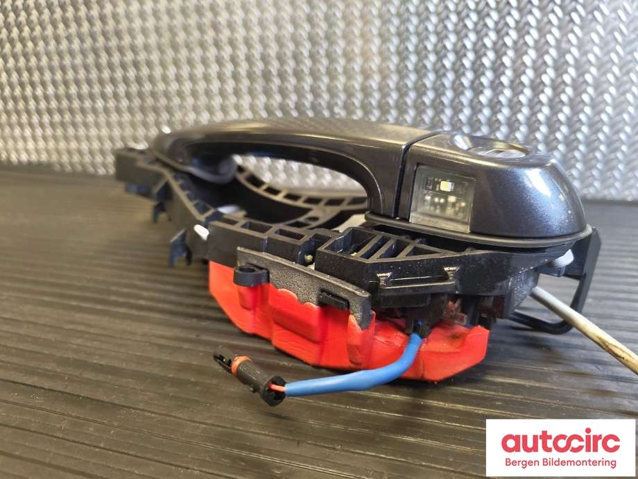 Dørhåndtak utv venstre til BMW 3-Serie 2012-2018 (F30/F31/F34) (F30/F31/F34) (BMW|51 21 7 207 561|51 21 7 242 567|51 21 0 399 171)