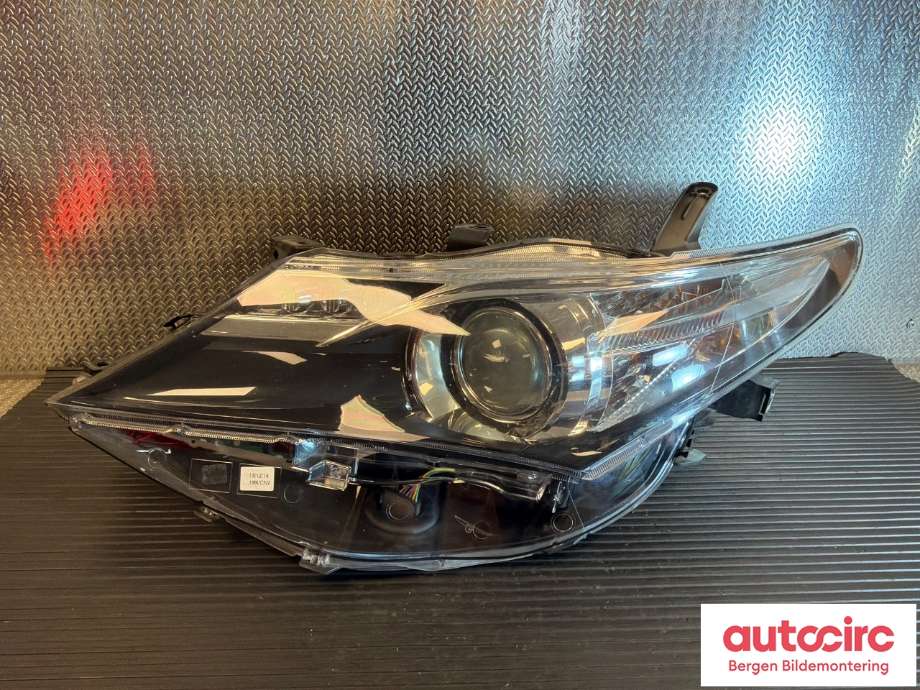 Frontlykt venstre halogen til Toyota Auris 2015-2019 (Type II, Fase 2) (TOYOTA|8117002E40|)