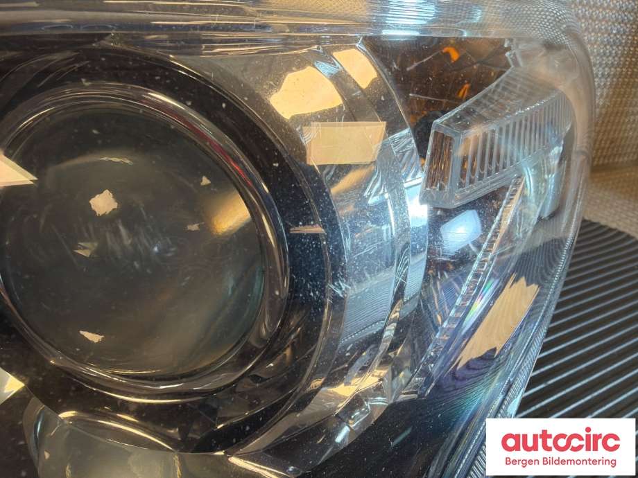 Frontlykt venstre halogen til Toyota Auris 2015-2019 (Type II, Fase 2) (TOYOTA|8117002E40|)