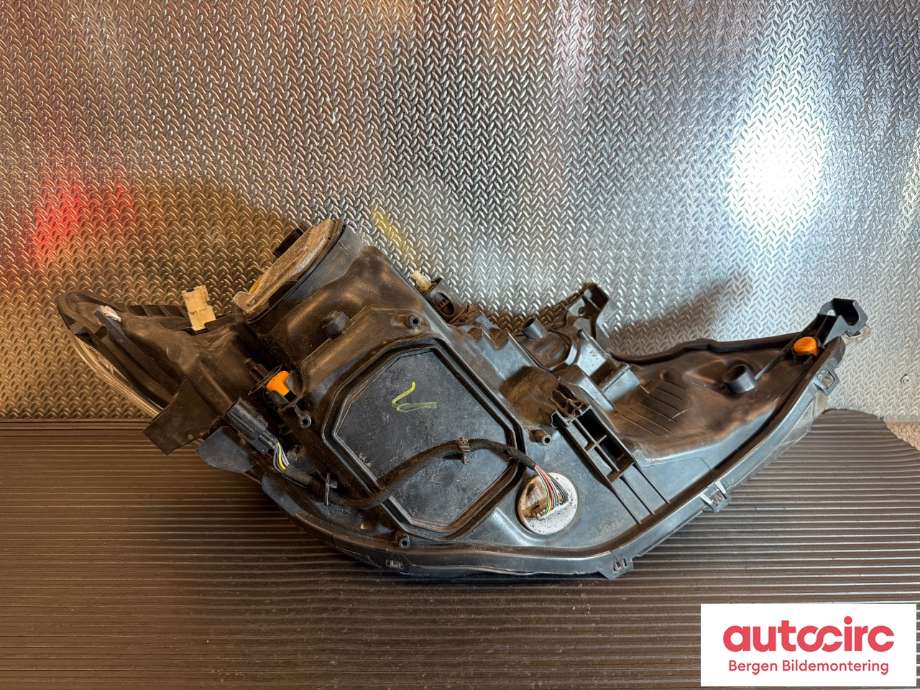 Frontlykt venstre halogen til Toyota Auris 2015-2019 (Type II, Fase 2) (TOYOTA|8117002E40|)