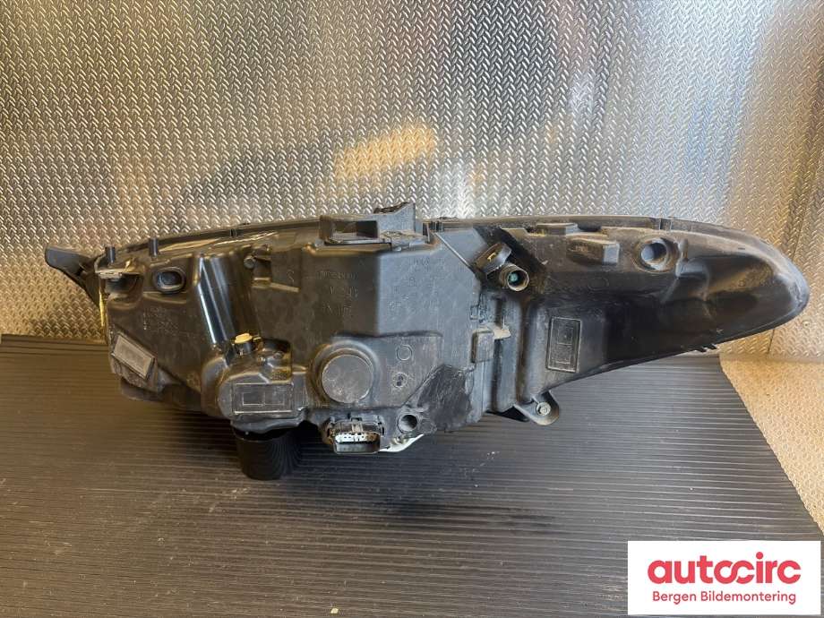 Frontlykt høyre halogen til Ford Mondeo 2014-2019 (Type V, Fase 1)  (FORD|2519159|)