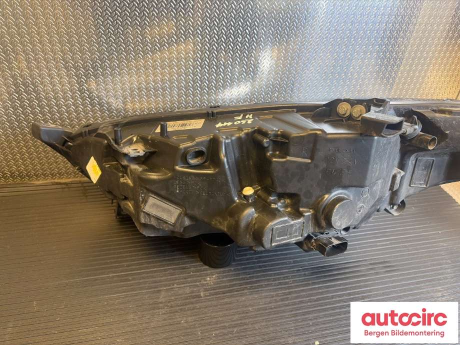 Frontlykt høyre halogen til Ford Mondeo 2014-2019 (Type V, Fase 1)  (FORD|2519159|)
