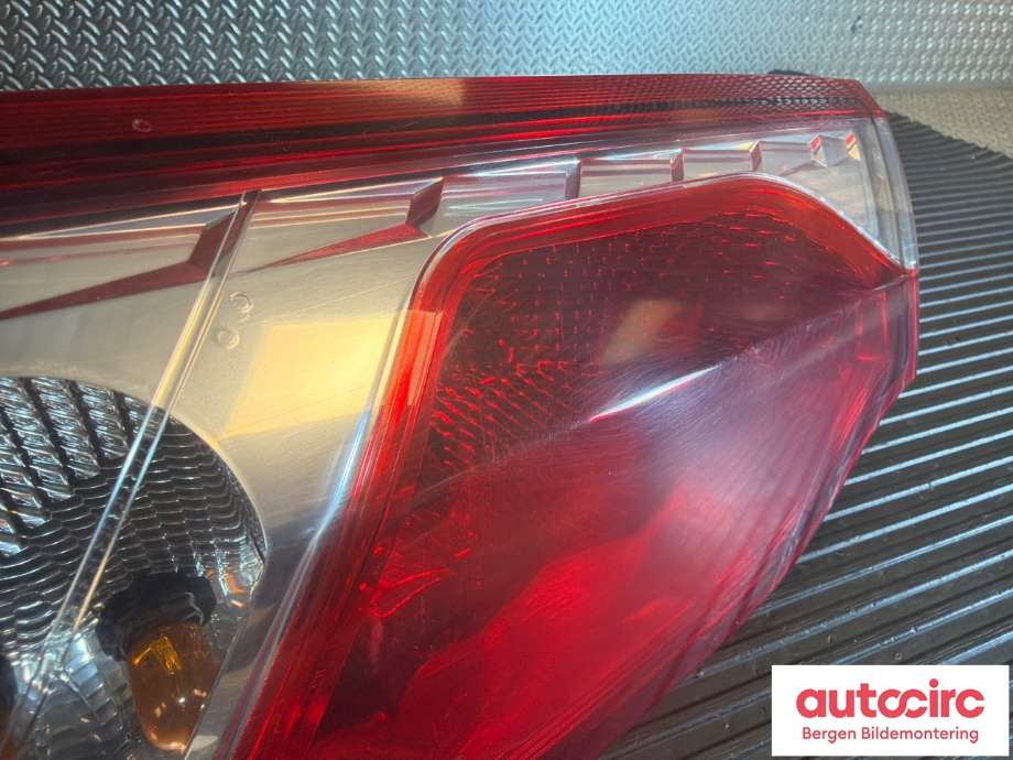 Baklykt venstre til Ford Transit Connect 2013-2018 Type II, Fase 1 (FORD|2390056|DT11-13405-AD|)