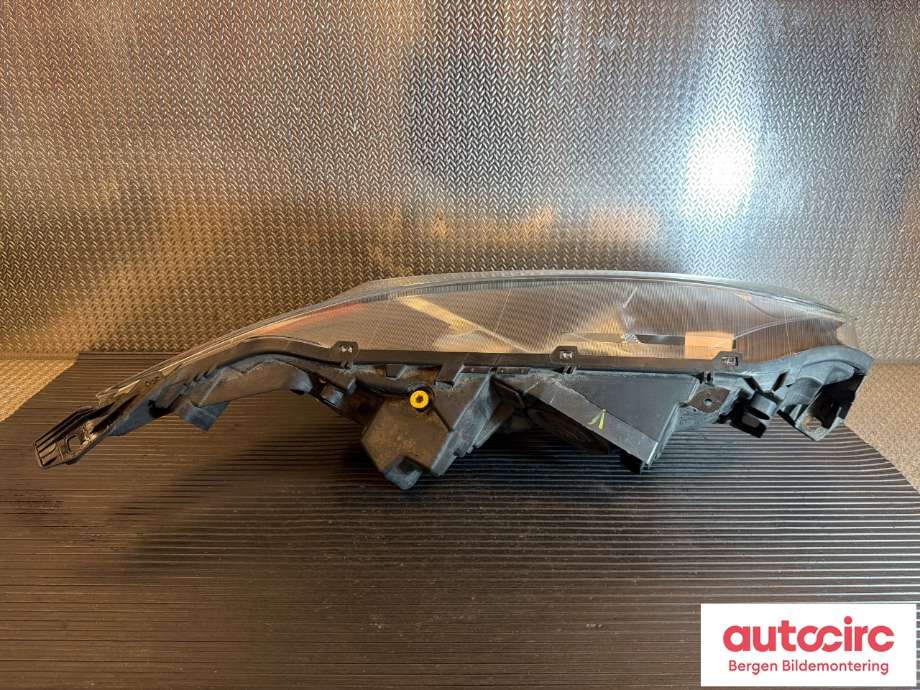Frontlykt venstre halogen til Ford Transit Connect 2013-2018 Type II, Fase 1 (FORD|1949635|FT11-13W030-DB|)