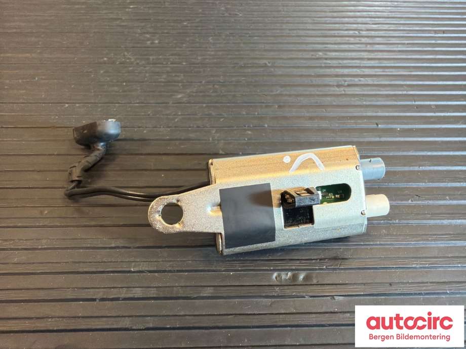 Antenne forsterker til Tesla Model S 2016-2021 (Fase 2) (TESLA|1448946-00-B|)