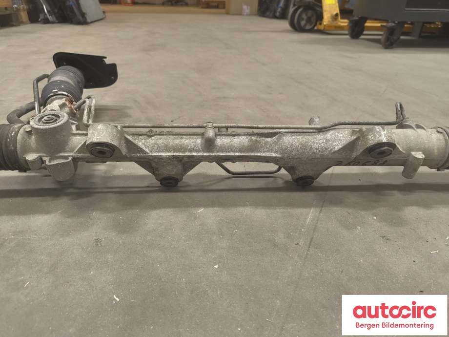Tannstang til VW Transporter / Caravelle 2009-2015 (Fase 2) (T5) (T5) (VOLKSWAGEN|7E1 422 061 R|)