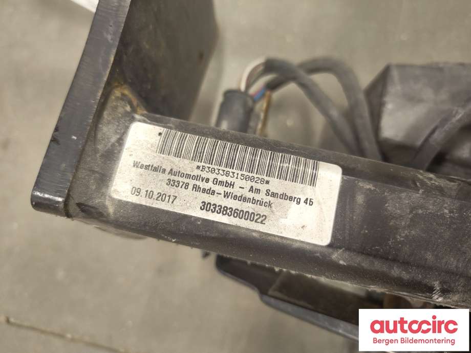 Hengerfeste til BMW 3-Serie 2012-2018 (F30/F31/F34) (F30/F31/F34) (BMW|71 60 6 883 983|)