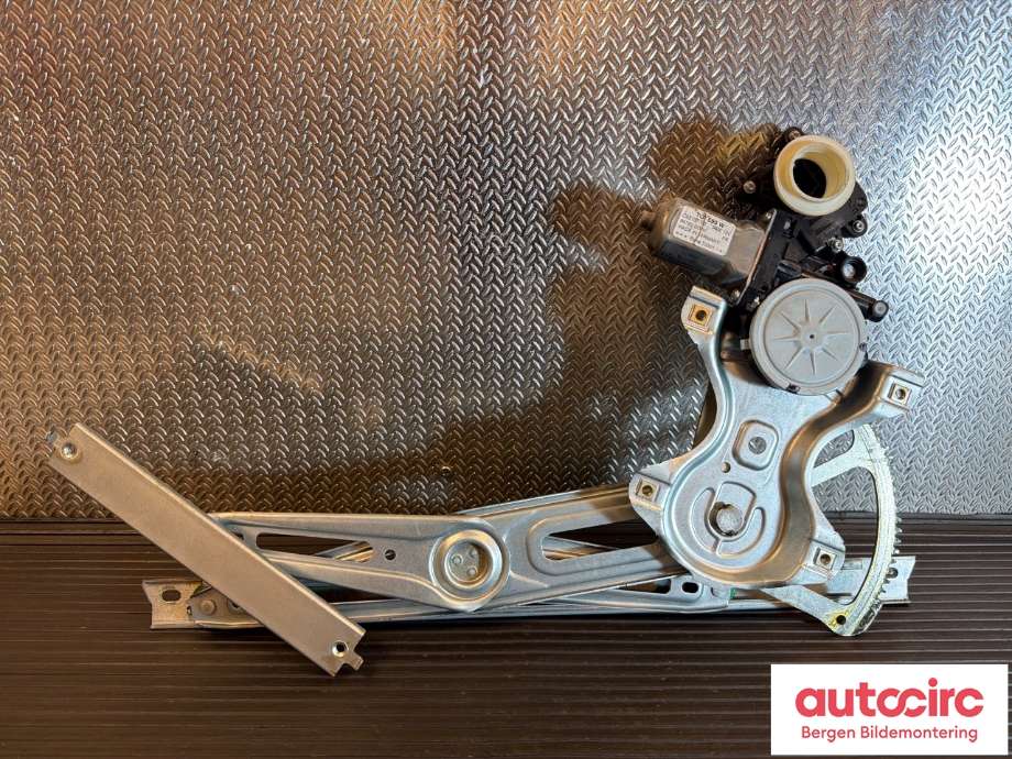 Ruteheis venstre foran til Toyota Yaris 2014-2020 (Type III, Fase 2)  (TOYOTA|698200D440|)