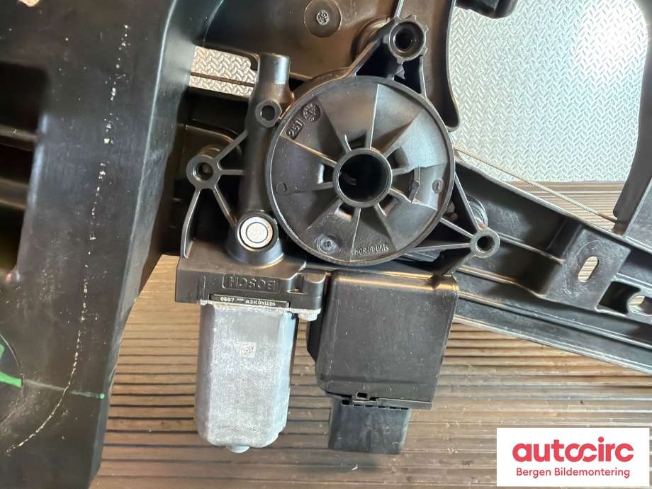 Ruteheis venstre foran til Peugeot Partner 2019-->> (Type III) (PEUGEOT|98 303 358 80|)