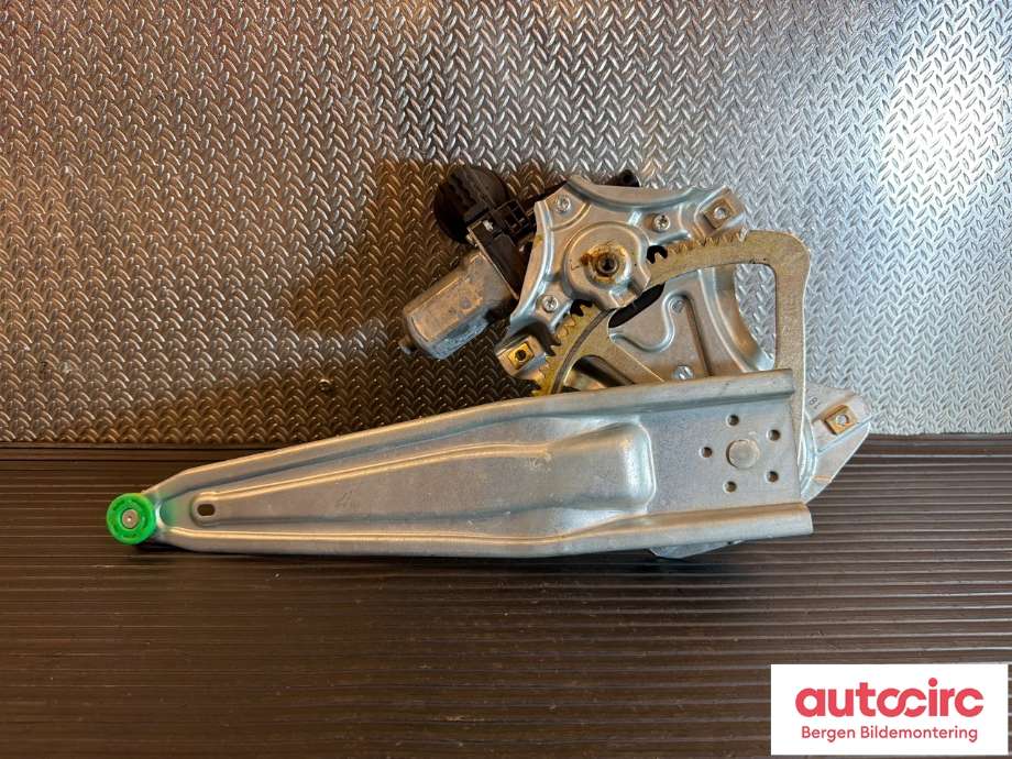 Ruteheis venstre bak til Toyota Yaris 2014-2020 (Type III, Fase 2)  (TOYOTA|698400D220|)