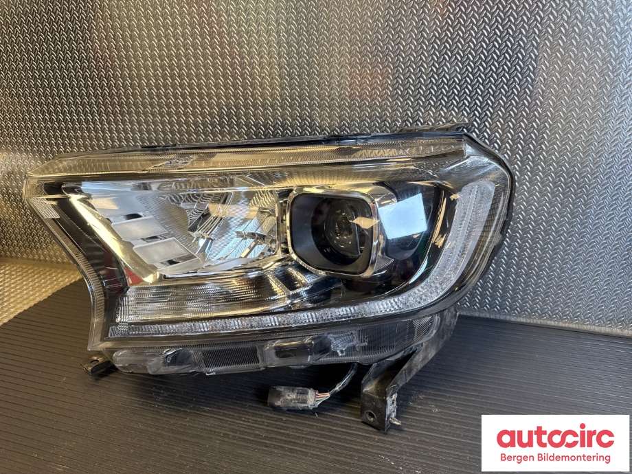 Frontlykt venstre halogen til Ford Ranger / Ranger Raptor 2015-2022 (FORD|2416136|JB3B-13E015-BA|)