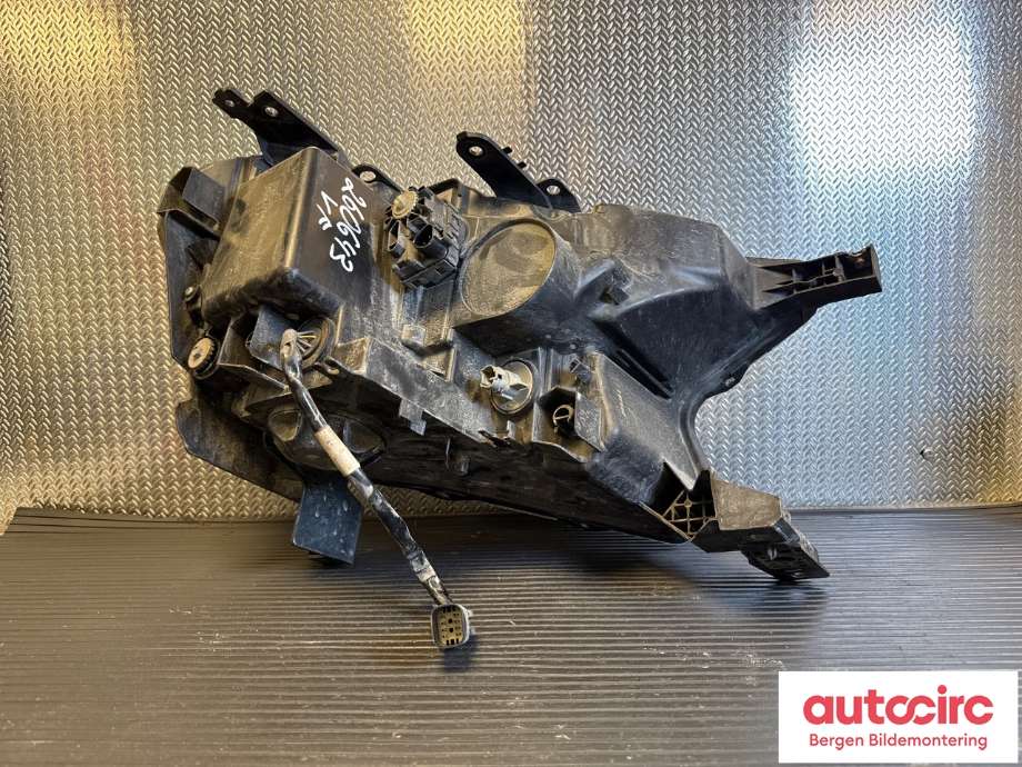 Frontlykt venstre halogen til Ford Ranger / Ranger Raptor 2015-2022 (FORD|2416136|JB3B-13E015-BA|)