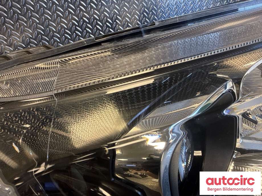 Frontlykt høyre halogen til Ford Ranger / Ranger Raptor 2015-2022  (FORD|2416127|JB3B-13E014-BA|)