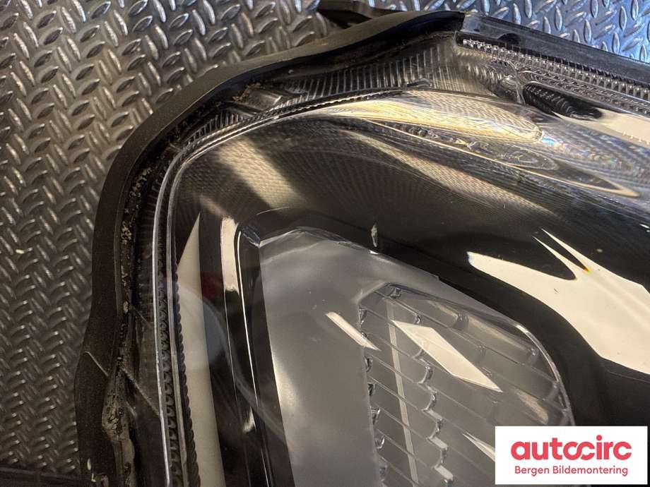 Frontlykt høyre halogen til Ford Ranger / Ranger Raptor 2015-2022  (FORD|2416127|JB3B-13E014-BA|)